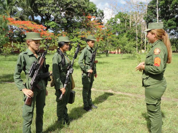 El servicio militar voluntario femenino se consolida entre los principales aportes de las cubanas a la defensa del país. foto: Luis Herrera

