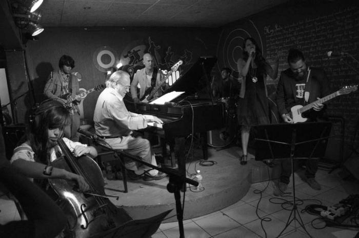 El maestro Frank Fernández y el grupo Sweet Lizzy Project  en el Submarino Amarillo. 
