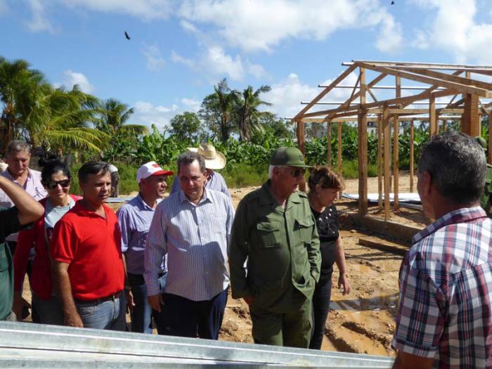 La construcción de viviendas rústicas fue elogiada por el jefe de la Región Estratégica Central. 