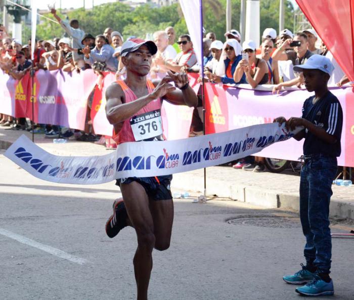 Marabana 2017  Ganador de los 42 km Henry Jaen-maraton masculino