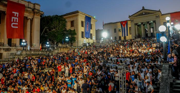Velada Político Cultural de la juventud cubana por el 1er. Aniversario de la desaparición física del Comandante en jefe Fidel Castro Ruz, en la escalinata de la Universidad de La Habana,  Presiden el acto, José Ramón Machado Ventura, Segundo Secretario del Comité Central del Partido Comunista de Cuba, Miguel Díaz-Canel Bermúdez, primer vicepresidente de los Consejos de Estado y de Ministros, Mercedes López Acea, Primera Secretaria del Comité Provincial del Partido en La Habana y Vicepresidenta del Consejo de Estado, Olga Lidia Tapia Iglesias, Miembro del Secretariado y Jefe del Departamento de Educación, Deportes y Ciencia del Comité Central del Partido.