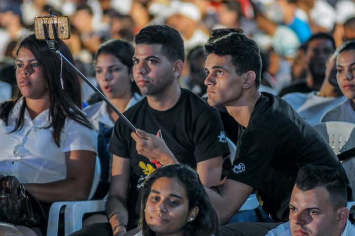 Velada Político Cultural de la juventud cubana por el 1er Aniversario de la desaparición física del Comandante en jefe Fidel Castro Ruz, en la Escalinata de la Universidad de La Habana,  Presiden el acto, José Ramón Machado Ventura, Segundo Secretario del Comité Central del Partido Comunista de Cuba, Miguel Díaz-Canel Bermúdez, primer vicepresidente de los Consejos de Estado y de Ministros, Lázara Mercedes López Acea. Primera Secretaria del Comité Provincial del Partido en La Habana y Vicepresidenta del Consejo de Estado, Olga Lidia Tapia Iglesias. Miembro del Secretariado y Jefe del Departamento de Educación, Deportes y Ciencia del Comité Central del Partido.