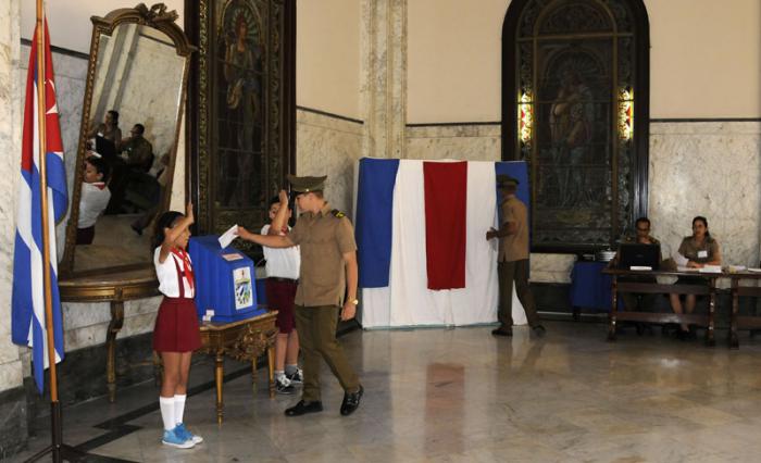 Cadete, de la circunscripción 67 , durante la comisión electoral , en el Instituto técnico militar orden José Martí orden Carlos J. Finlay, en playa, el 26 de noviembre de 2017. Elecciones en Cuba.