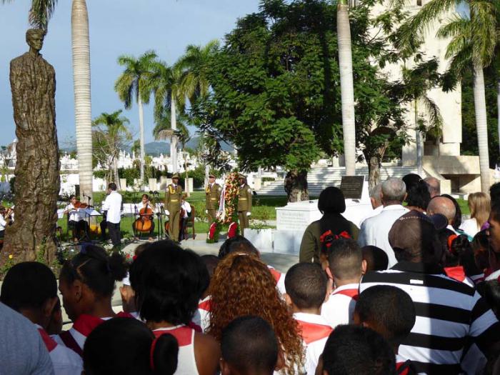 En nombre del pueblo de Cuba los santiagueros rindieron homenaje a Mariana Grajales. 