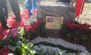 Cuba sitúa piedra de la paz en Beijing como homenaje a Fidel