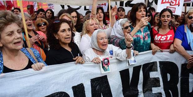 En la Plaza de mayo han ocurrido movilizaciones para pedir justicia por la muerte del joven argentino. Foto: Página 12