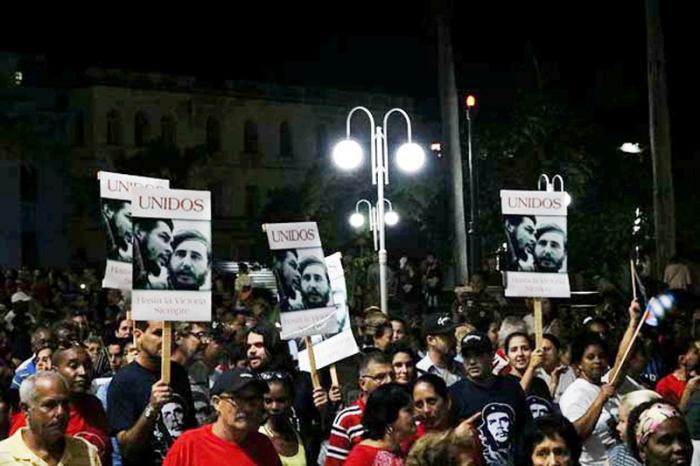Peregrinación en Villa Clara en homenaje a Fidel en el primer aniversario de su fallecimiento
foto del autor