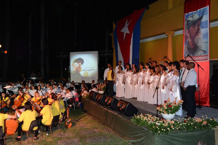 Velada en homenaje a Fidel en BayamoVelada en homenaje a Fidel en Bayamo