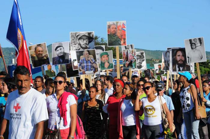 Rinden homenaje a Fidel más de 300 000 santiagueros en nombre de toda Cuba 
