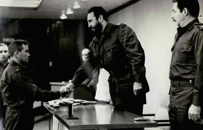 Para Lorenzo García constituye un honor haber sido ascendido a Comandante por Fidel Castro, «el hombre que le devolvió la dignidad al campesinado cubano».