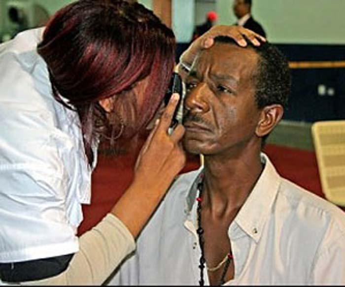 Médicos cubanos trabajan en el Centro Oftalmológico de Kinston (Jamaica),  desde el 2010. 
