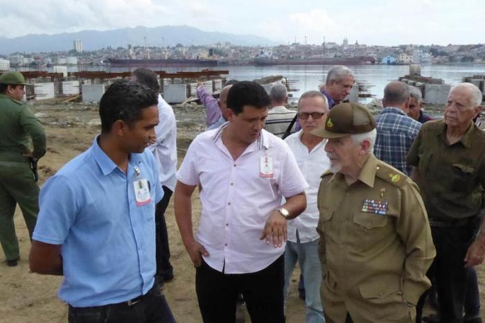 En la nueva terminal marítima Valdés Menéndez insistió en estabilidad del suministro de materiales.