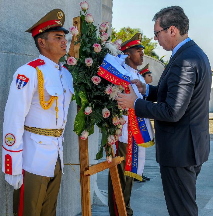 Presidente serbio entrega ofrenda floral a Marti