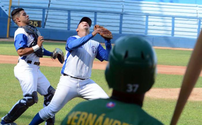 Beisbol-Serie 57 IND vs PR jugada para ilustrar