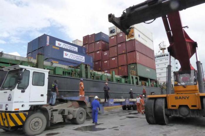 Los gastos asociados al pago por estadía de barcos, a pesar del trabajo de todos los organismos involucrados, ascienden a 10,5 millones de dólares aproximadamente. 