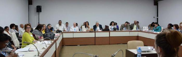 La Comisión de Asuntos Constitucionales y Jurídicos pasó revista al un informe de la Fiscalía General de la República y del Tribunal Supremo Popular, que rendirán cuentas al Parlamento.