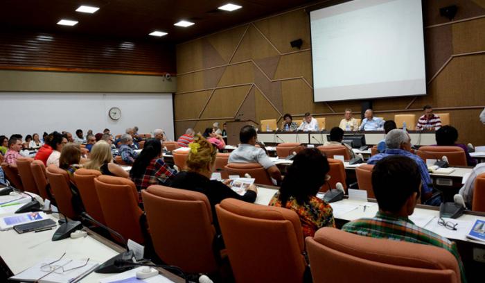 El tabaco, uno de los renglones más importantes de la economía, fue el tema que se abordó en la segunda jornada de trabajo de la Comisión Agroalimentaria.