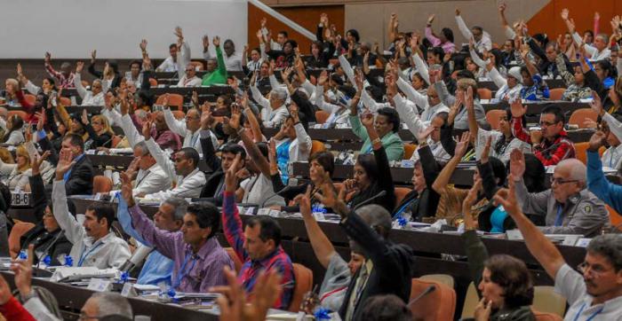 en el Palacio de Convenciones, convocado  el Décimo Período Ordinario de Sesiones de la Octava Legislatura de la Asamblea Nacional del Poder Popular,