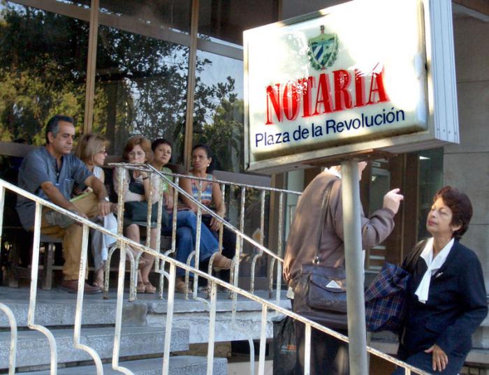 Las gestiones de realizan en horas de trabajo.por un lado se resuelve y por otro se afectan otros trabajadores.Bufete de 23 y J

Nota0008