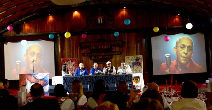 Legado, nuevo disco de la orquesta Van Van. Presentación en el salón 1930 del Hotel Nacional con la presencia de Samnuel Formel, actual director de la orquesta y los cantentes Robertón y el Lele.