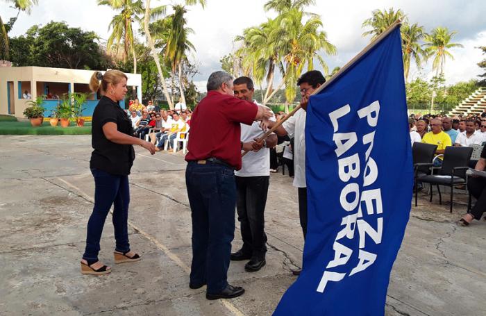 Reconocen a colectivos destacados en la recuperación del polo de Varadero.