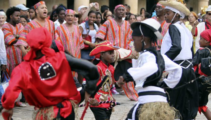 Bailes y cantos de origen africano animarán la salida del Cabildo del Día de reyes el sábado 6 de enero. Foto: Cubadebate
