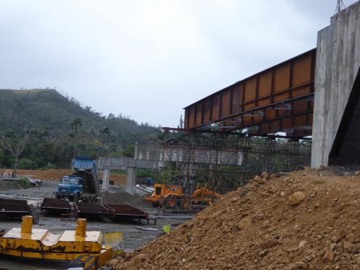 puente sobre el rio Toa