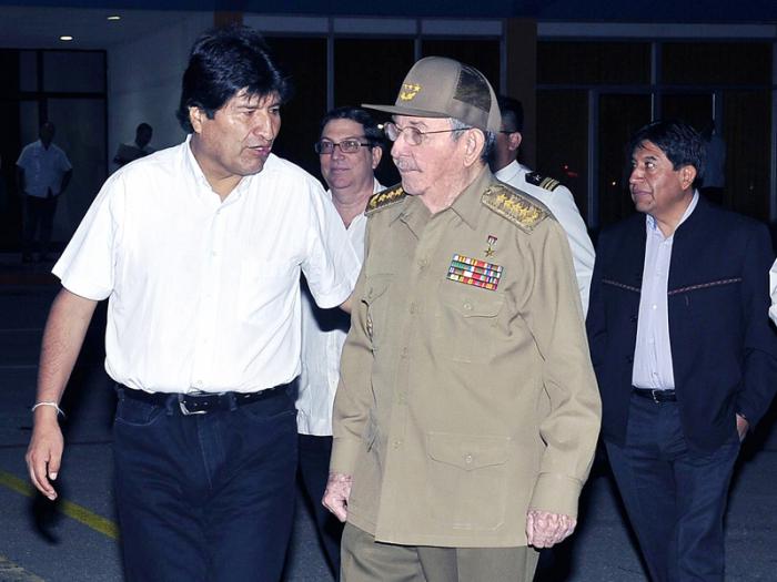 El General de Ejército Raúl Castro y Evo Morales han profundizado las relaciones entre Cuba y Bolivia. foto: estudios revolución