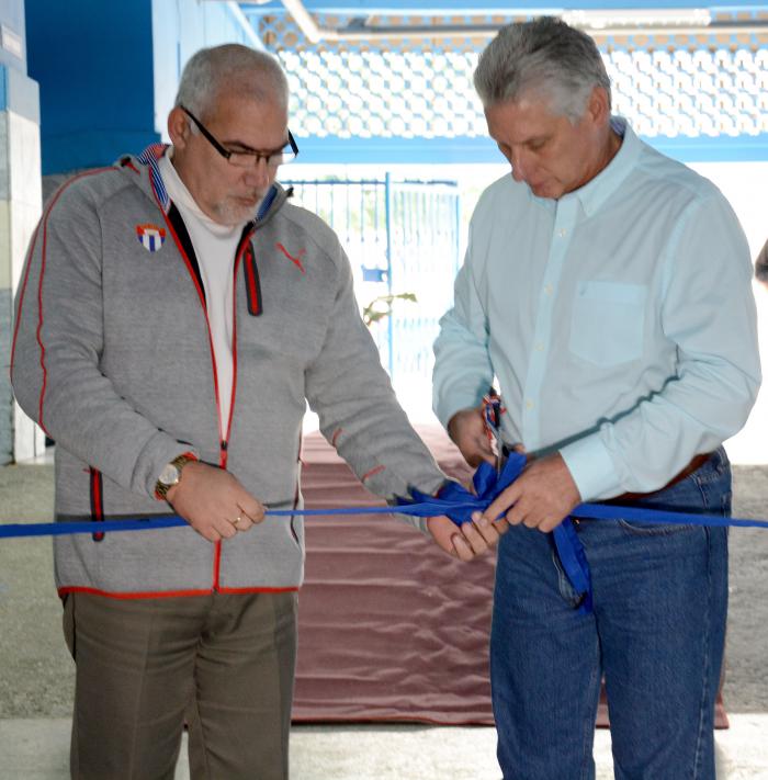 Inaugurado Gimnasio de fuerza en el  estadio Latinoamericano, por Miguel Diaz-Canel primer vicepresidente de los consejos de estados y Ministros, Antonio Becali presidente del INDER y atletas destacados del Beisbol, Pedro Medina y Luis Giraldo Casanova.