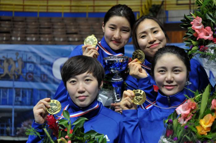 Campeón por Equipos, primer lugar Korea, segundo lugar Rusia y Tercer lugar Rusia ,Copa Mundial de Espada Femenina, en la Ciudad Deportiva, Cerro
