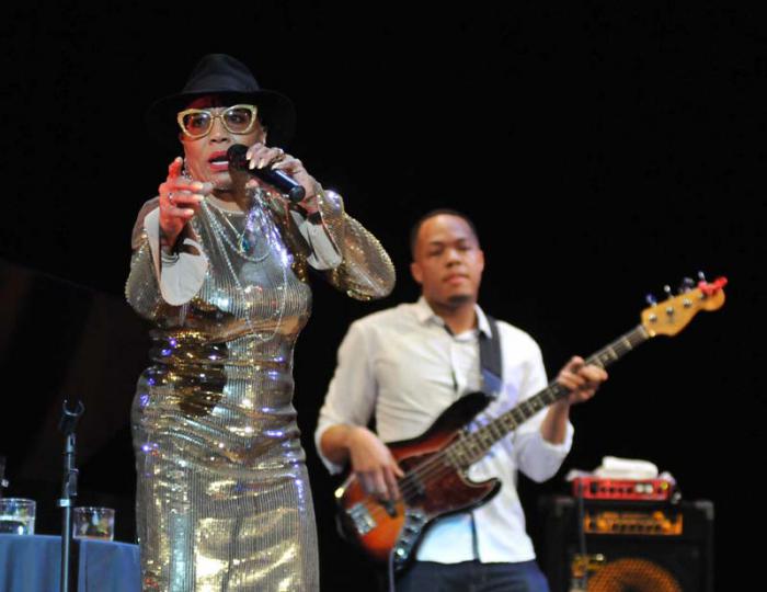 Dee Dee Bridgewater (I), cantante estadounidense, se presenta por primera vez en Cuba junto a su compatriota Theo Craker, trompetista y su grupo DVRK FUNK, en la Sala Avellaneda del Teatro Nacional, por ser una de las invitadas especiales al 33 Festival Internacional Jazz Plaza 2018