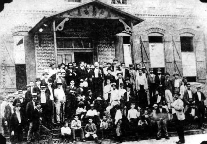 MartÍ con tabaqueros de Tampa. 