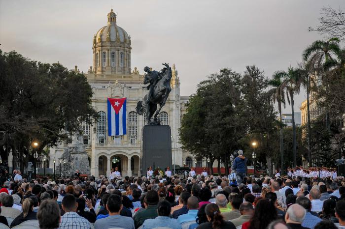 La escultora norteamericana Anna Hyatt Huntington (1876-1973 tuvo a su cargo la obra en la década de los 50 del pasado siglo, para evocar el momento en que dio su vida por la causa a la que se había consagrado.