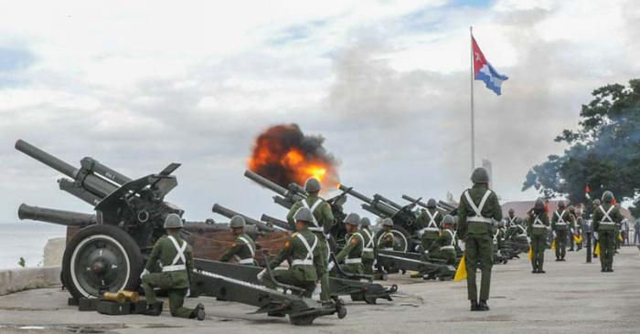 Ceremonia Militar por el lanzamiento de las 21 salvas por el 165 Aniversario del natalicio de nuestro Héroe Nacional 