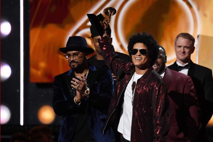 Cantante hawaino Bruno Mars el gran ganador de los Grammy 2018