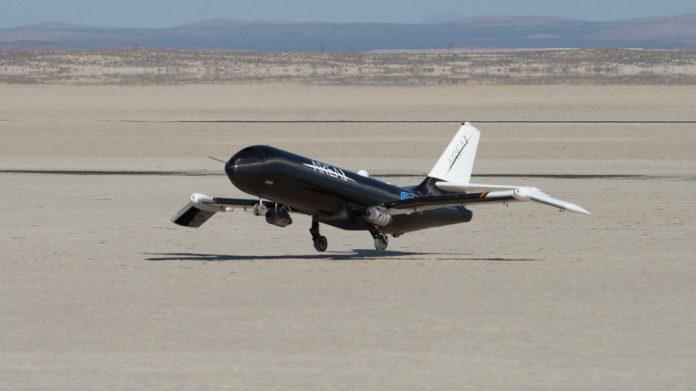 Estos aviones de alas más ligeras, son capaces de doblarse en pleno vuelo