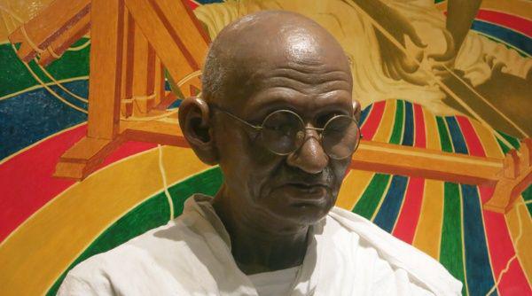 Mahatma Gandhi, el padre de la no violencia.