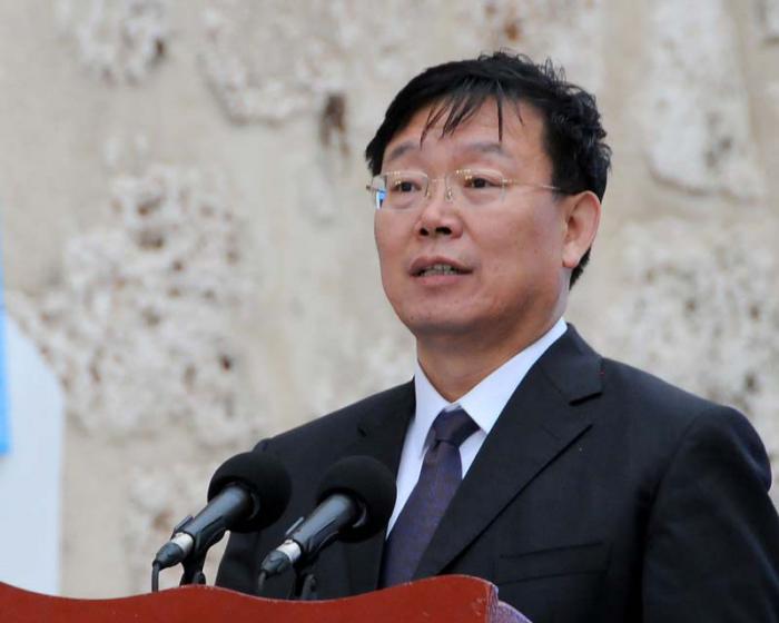 Inaguración de la 27 Feria Internacional del Libro, r Zhou Huilin, viceministro de la administración General de Prensa, Publicación, Radio, Cine y TV de China y viceministro nacional de Derecho de Autor de la Administración de China hablando a nombre de su país.