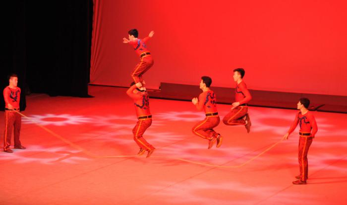 Gala Artística por la 27 Feria Internacional del Libro de La Habana y por las festividades del Nuevo Año Lunar Chino, presidio por la parte cubana Abel Prieto Jiménez, Ministro de Cultura de la República de Cuba y por la China Zhou Huilin, Viceministro de la Administración Estatal de Prensa, Publicaciones, Radio, Cine y Televisión de la República Popular China, en el Gran Teatro de La Habana, Habana Vieja