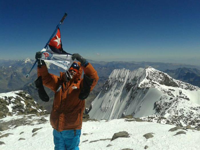 El neurocirujano cubano en la cima del Aconcagua, el pasado 28 de enero.           foto cortesía de Enrique de Jongh Cobo