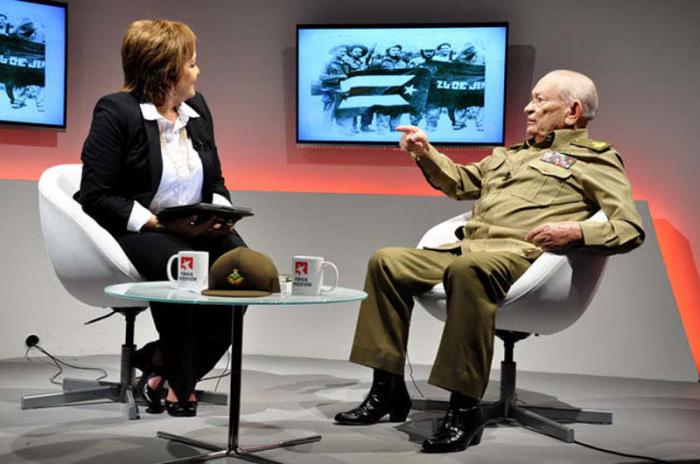 La Revolución es muy compleja, y la nuestra es única: nació del pueblo, afirmó Guillermo García en la Mesa Redonda. 
