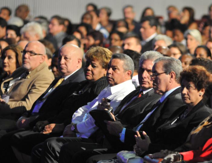 Inauguración del 11no. Congreso Internacional de Educación Superior, Universidad 2018, en el Teatro Karl Marx, Playa,  Presidieron el acto Miguel Dìaz Canel Bermúdez (3ro.D), 1er Vicepresidente de los Consejos de Estado y de Ministros, José Ramón Saborido Loidi (2do.D), Ministro de Educación Superior, Ulises Guilarte de Nacimiento (C), miembro del Buró Político del Comité Central del Partido Comunista de Cuba y secretario general de la Central de Trabajadores de Cuba, Olga Lidia Tapia Iglesias (3ra.I), Miembro del Secretariado y Jefe del Departamento de Educación, Deportes y Ciencia del Comité Central del Partido, Ena Elsa Velásquez (D), ministra de educación, Antonio Eduardo Becali Garrido (I), presidente del INDER