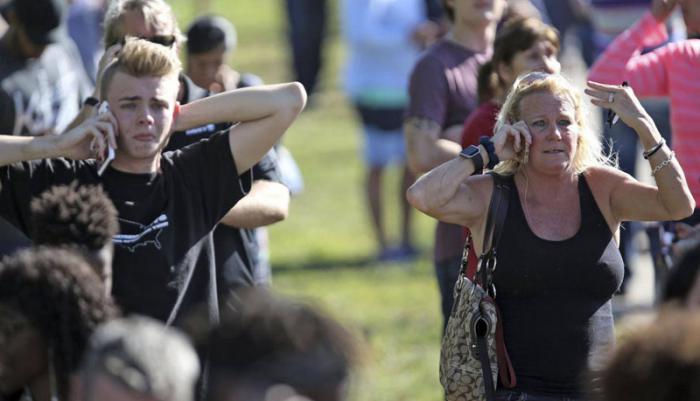 Los cerca de 3 000 estudiantes de la escuela tuvieron que ser evacuados