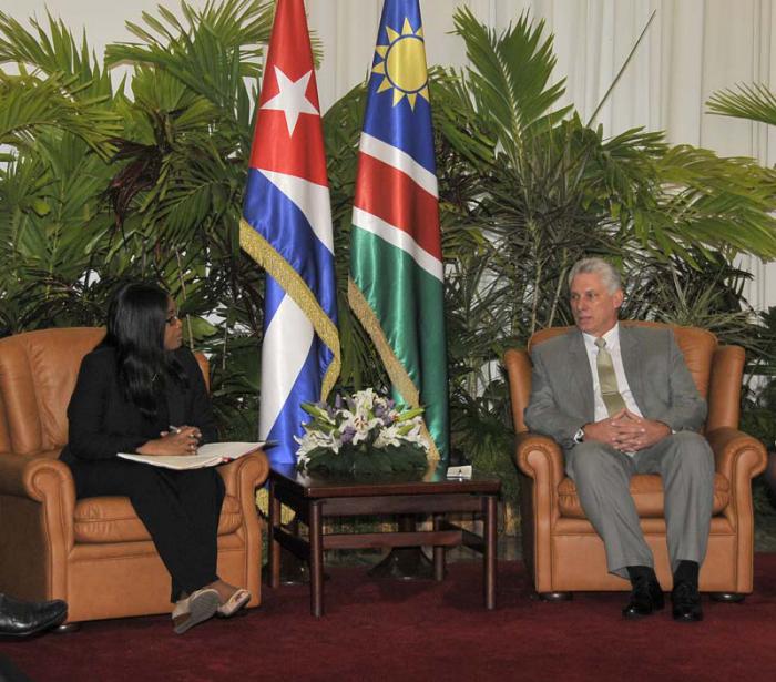 Miguel Díaz Canel primer vicepresidente de los Consejo de Estado y de Ministro recibio a la Excma. Sra.Sara Kuugongelwa Amadhila primera ministra de la república de Namibia