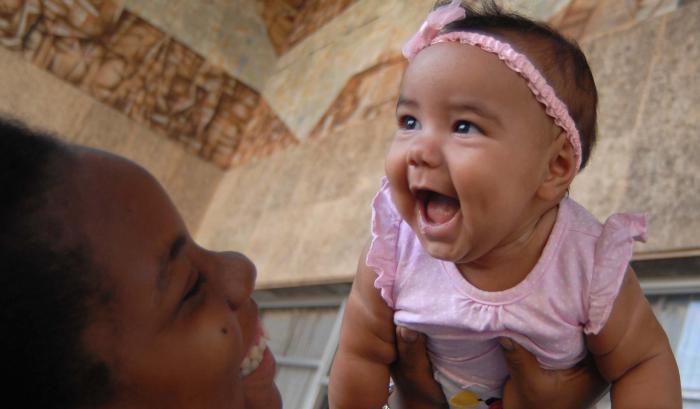 Los padres deben estar atentos a la evolución de sus bebés durante los primeros 36 meses de vida.            foto: anabel díaz mena