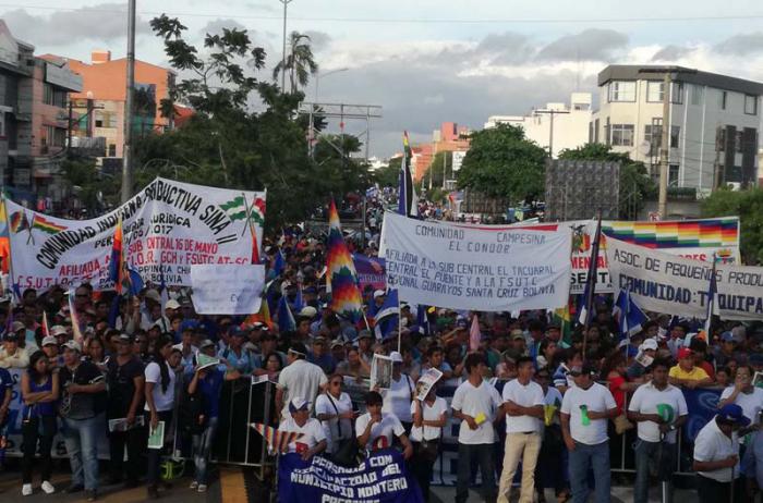 Los bolivianos se movilizaron en apoyo a la candidatura de Evo. 