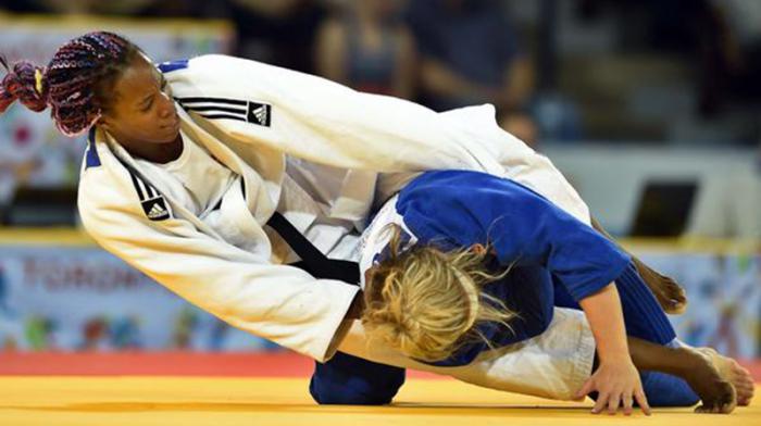 La judoca cubana Maylin del Toro (kimono blanco), gana medalla de  bronce,  en la categoría 63Kg., del judo femenino panamericano de Toronto, Canadá, el 13 de julio de 2015. FOTO/Ricardo LÓPEZ HEVIA