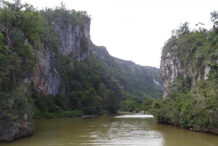 Uno de los paisajes más hermosos de la geografía baracoense lo ofrece el Cañón del Yumurí.
