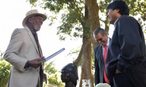 Morgan Freeman junto a Evo Morales