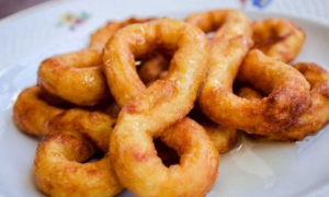 Buñuelos cubanos